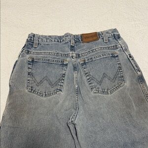 Wrangler Men's Light Blue Relaxed Jeans